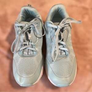 Women's Crane size 8 Athletic shoes